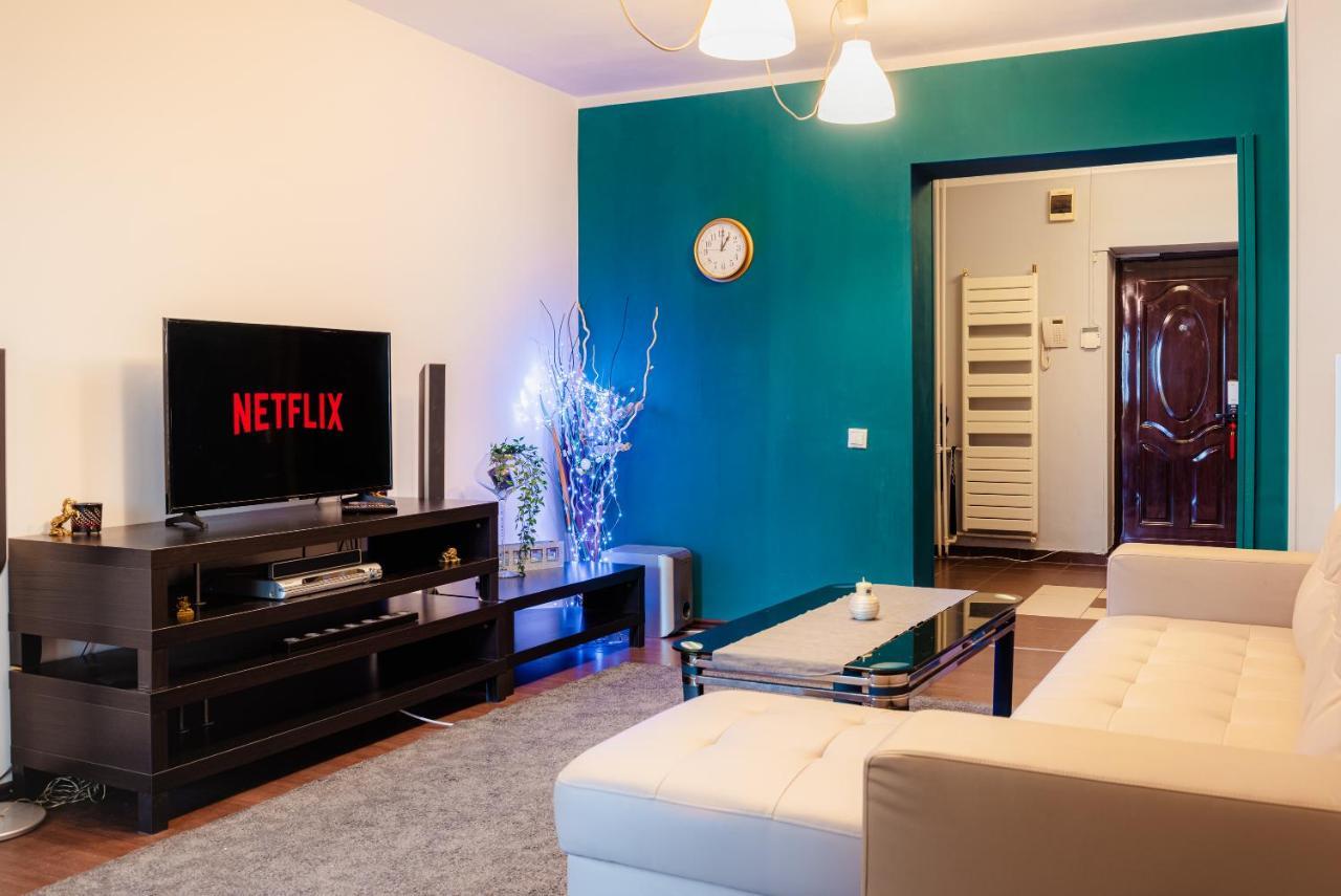 Comfy Apartment With Private Parking And Netflix Bukarest Exterior foto