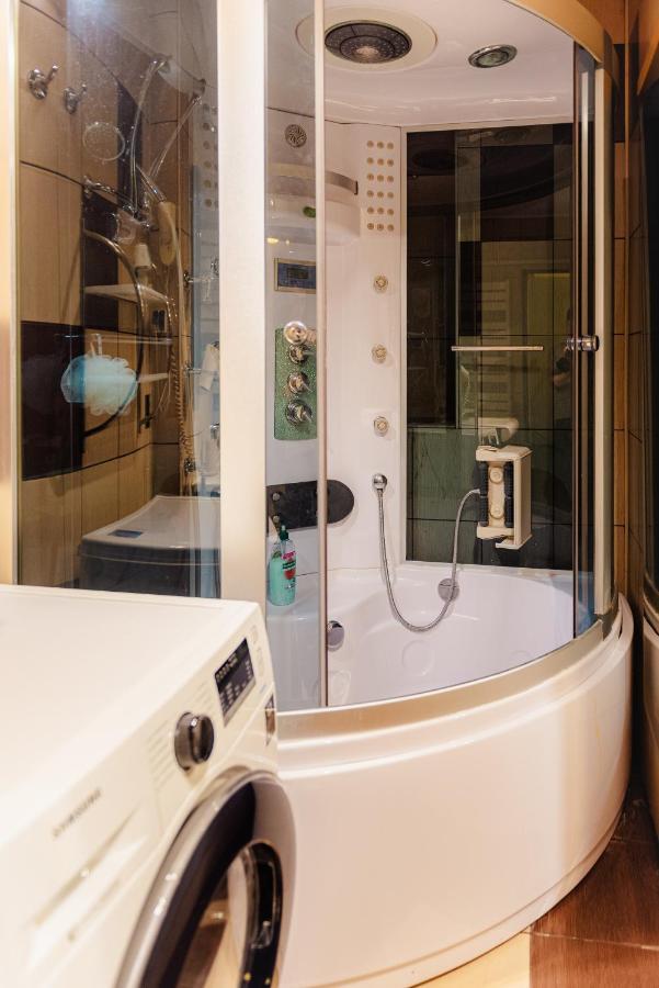 Comfy Apartment With Private Parking And Netflix Bukarest Exterior foto